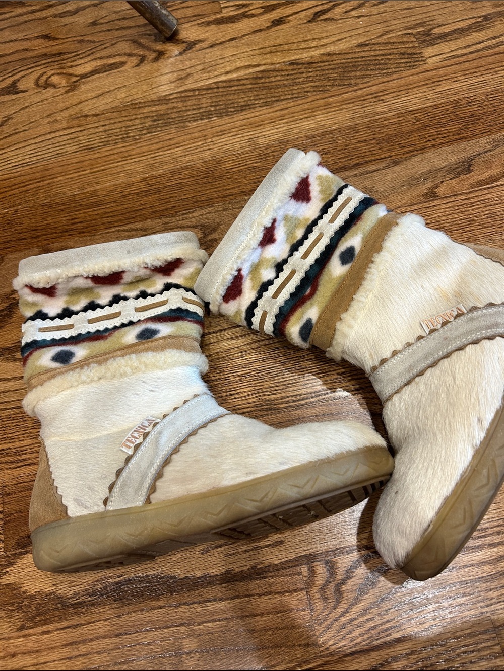 Tecnica Women’s Fur Mid-Calf Boots in Cream with fleece Patterned Trim